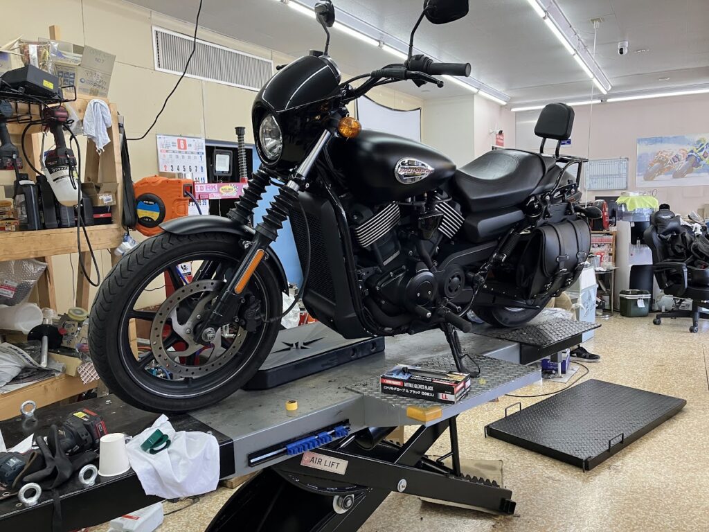 HARLEY-DAVIDSON XG750 ストリート750のエンジンオイル交換