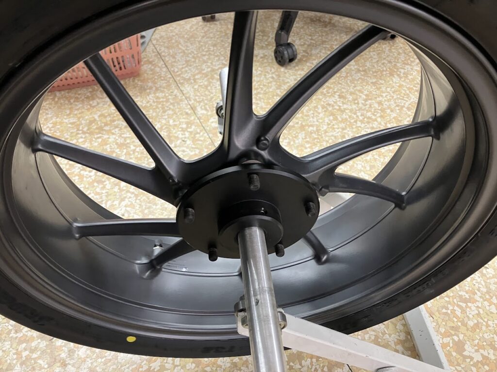 R1200RSの持込タイヤ交換とバランス調整