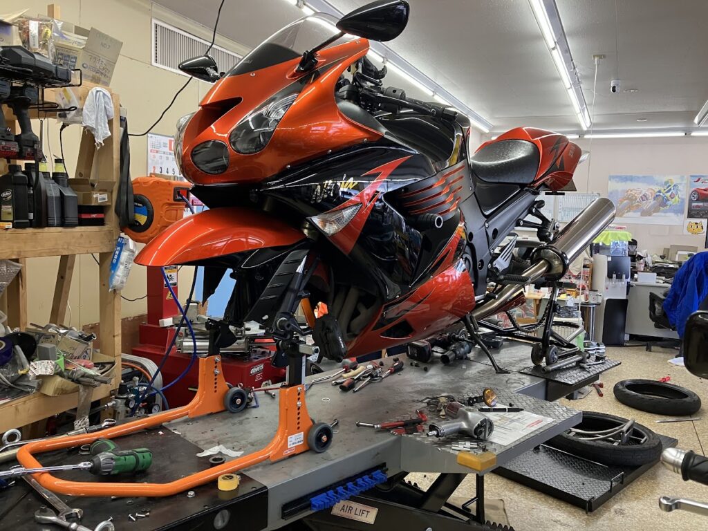 ZX-14Rのバイクタイヤ交換