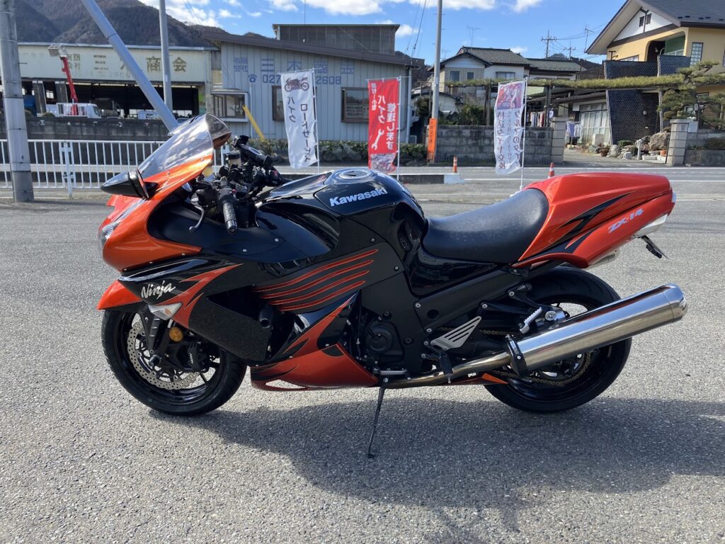 ZX-14Rのバイクタイヤ交換