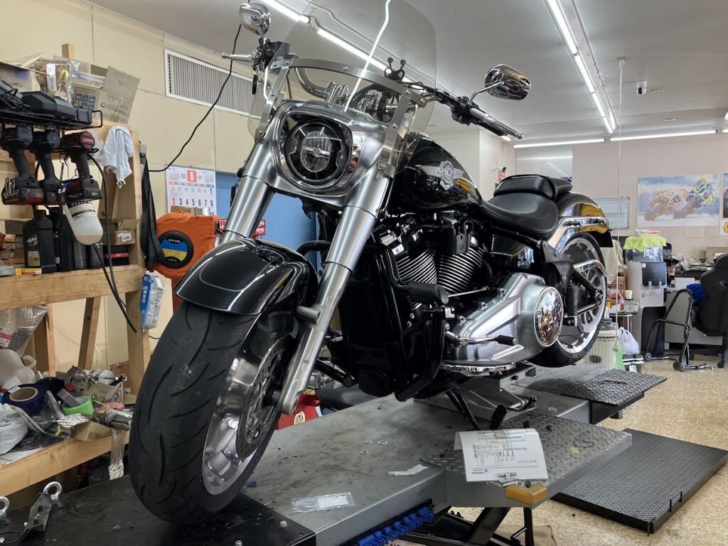 ミルウォーキーエイト・ファットボーイのタイヤ交換と車検