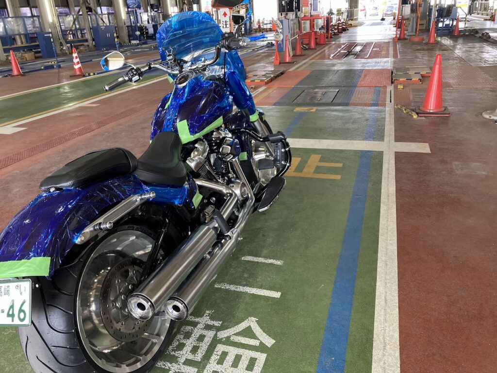 ミルウォーキーエイト・ファットボーイのタイヤ交換と車検