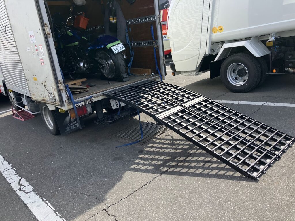 ミルウォーキーエイト・ファットボーイのタイヤ交換と車検