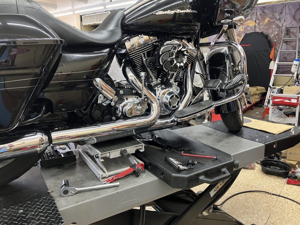 ROAD GLIDE SPECIALのバイク車検とオイル交換