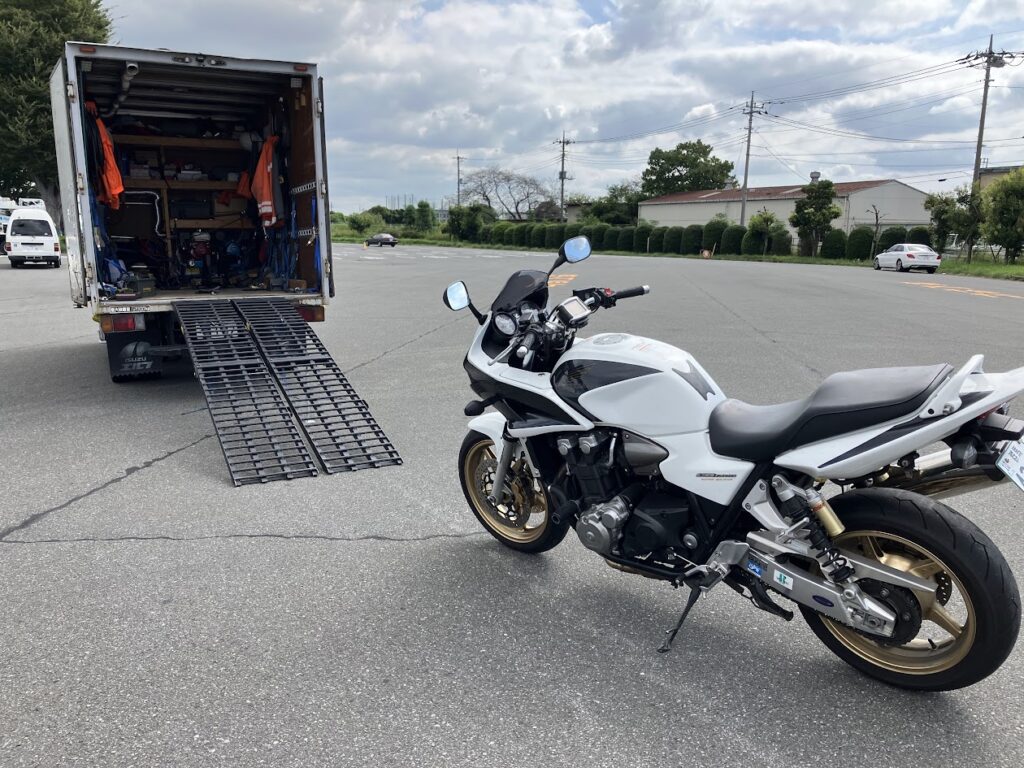 陸運局に車検のバイクを持ち込み