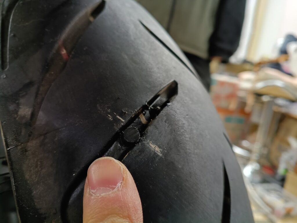 バイクのタイヤパンクで内面修理