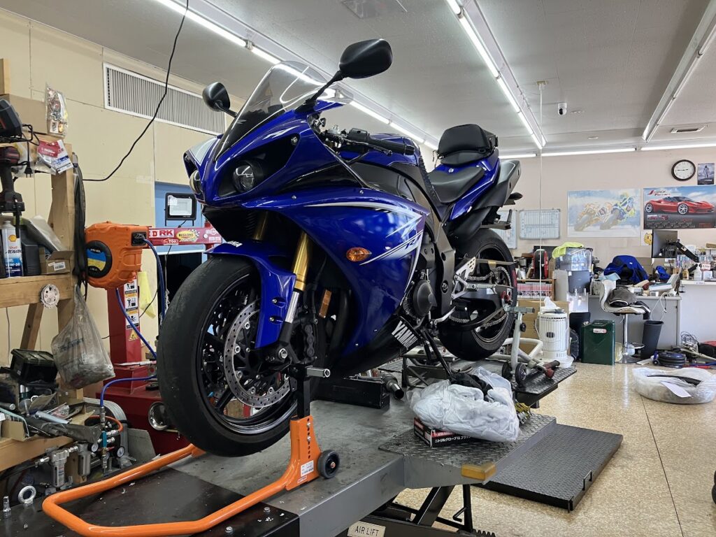 YZF-R1の持込タイヤ交換
