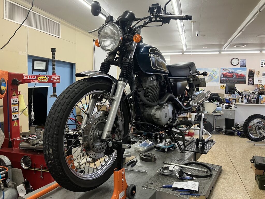 CL400の持ち込みタイヤ交換