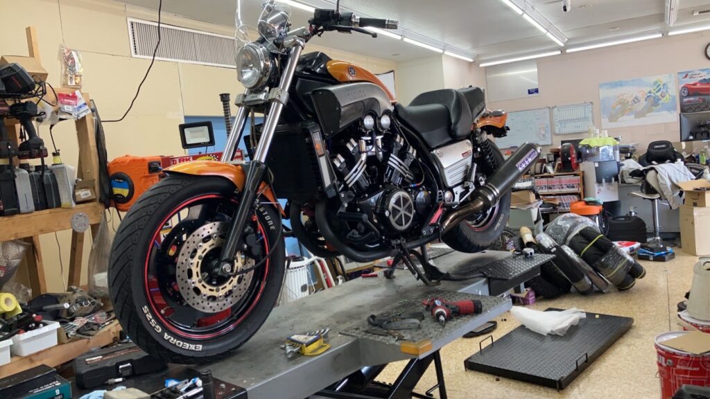 ヤマハV-MAX1200の前後持ち込みタイヤ交換