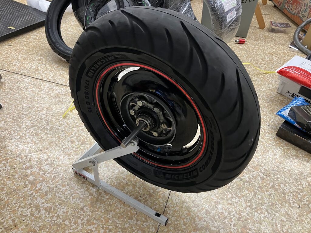 V-MAX1200のリアホイールバランス調整