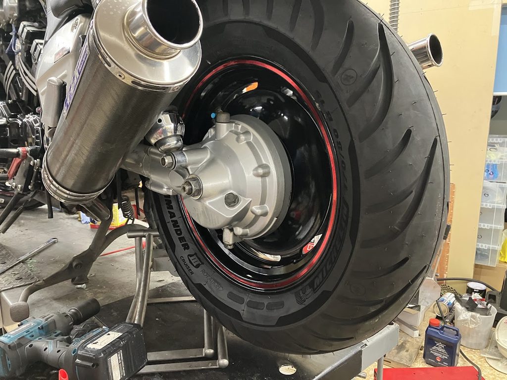 V-MAX1200のリアタイヤ交換